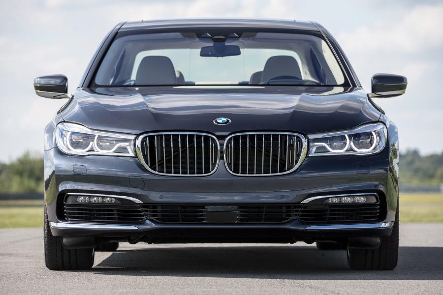  BMW 750i xDrive 2016 года  (US) (фото 3 из 12)